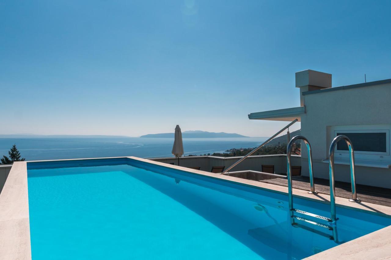 Apartment Lui With Rooftop Swimming Pool Ičići Dış mekan fotoğraf