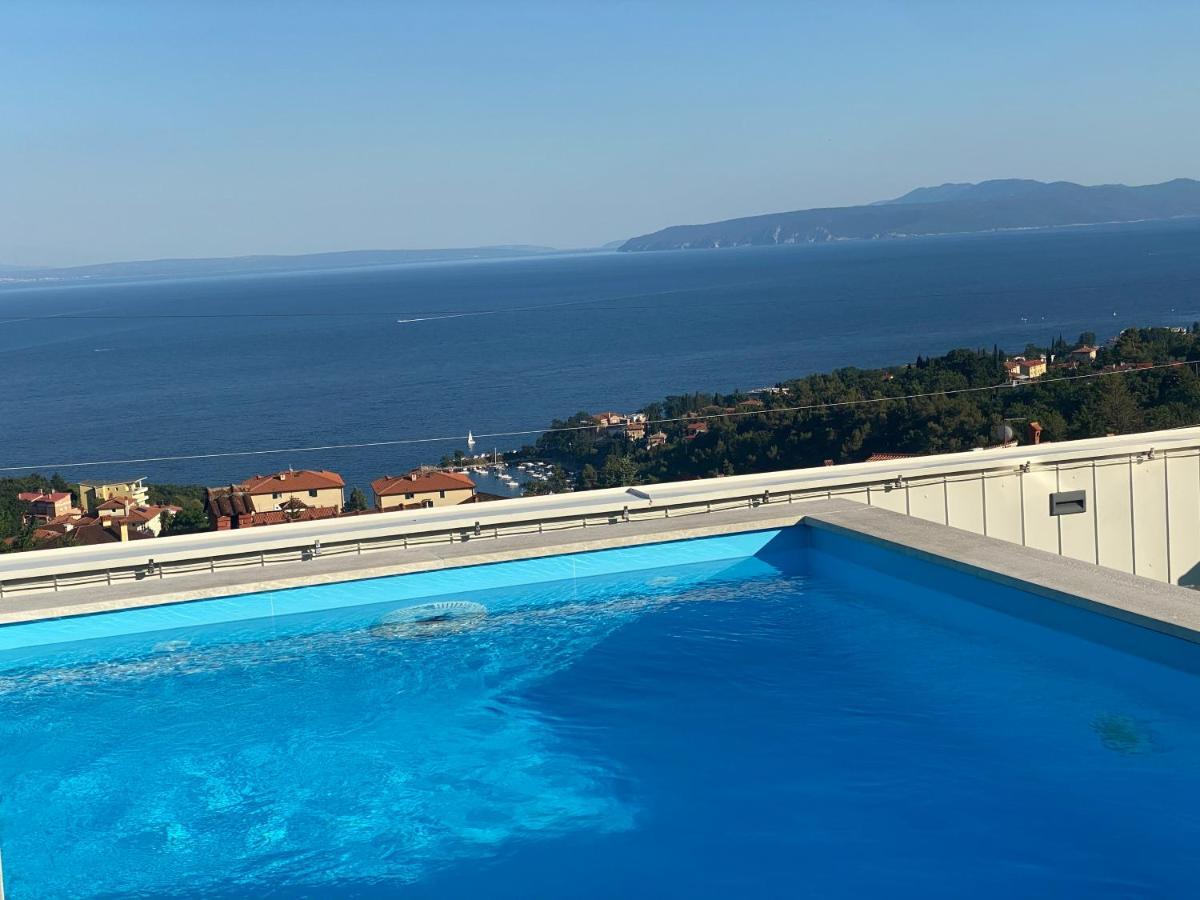 Apartment Lui With Rooftop Swimming Pool Ičići Dış mekan fotoğraf