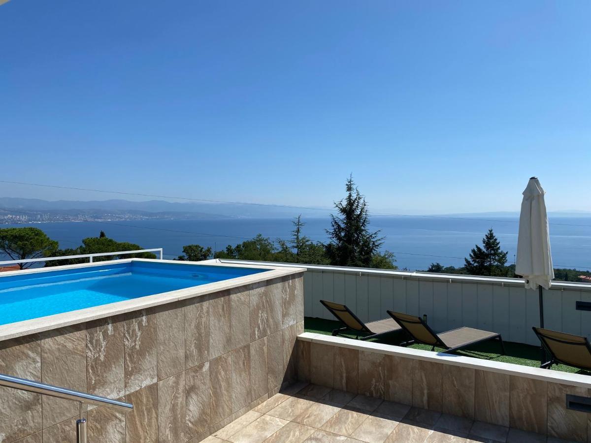 Apartment Lui With Rooftop Swimming Pool Ičići Dış mekan fotoğraf